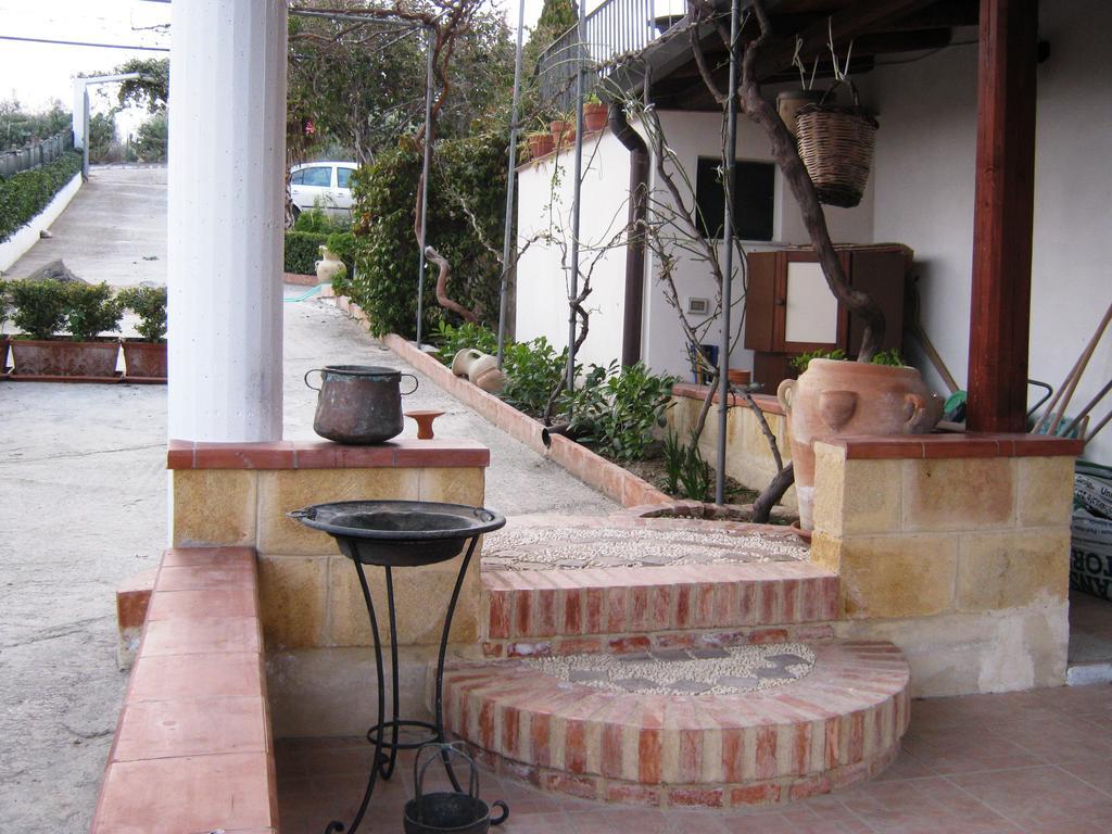 B&B La Casa Dell'Artista Assoro Luaran gambar