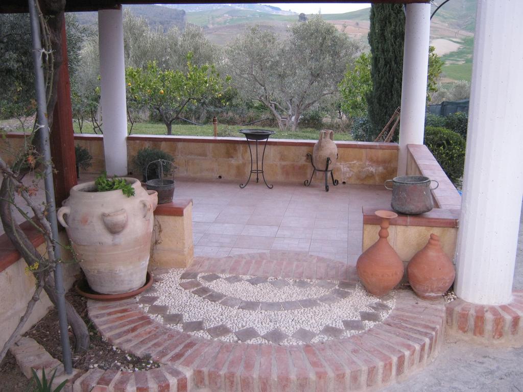 B&B La Casa Dell'Artista Assoro Luaran gambar